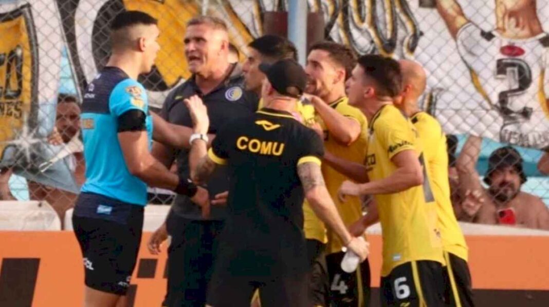 la-drastica-medida-de-la-afa-con-el-arbitro-que-cobro-el-escandaloso-penal-para-riestra-ante-comunicaciones