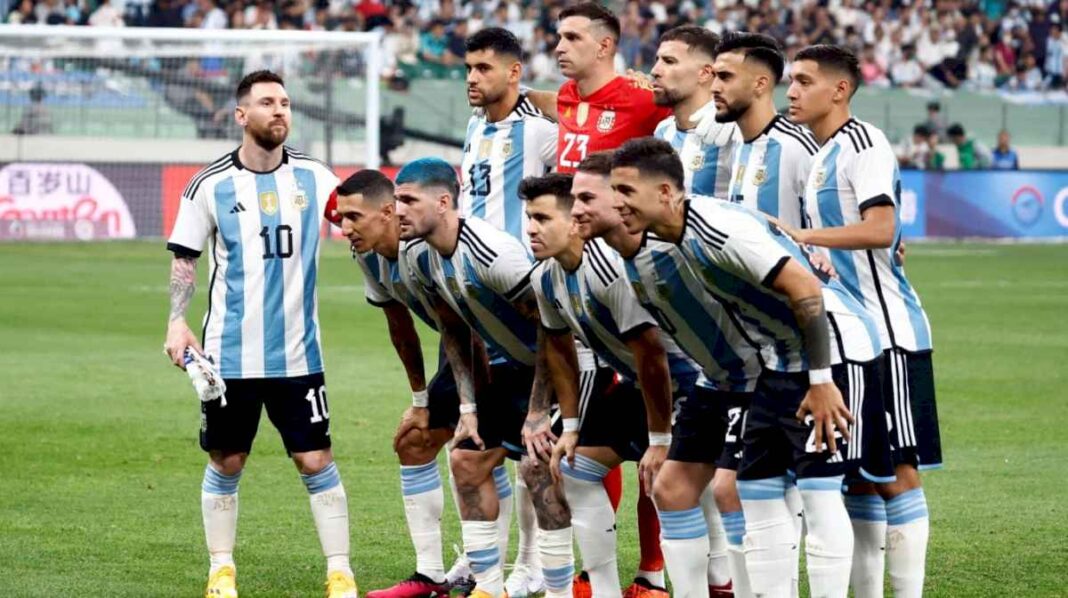 la-fifa-actualizo-el-ranking-mundial-de-selecciones:-en-que-puesto-quedo-argentina-y-que-record-puede-romper