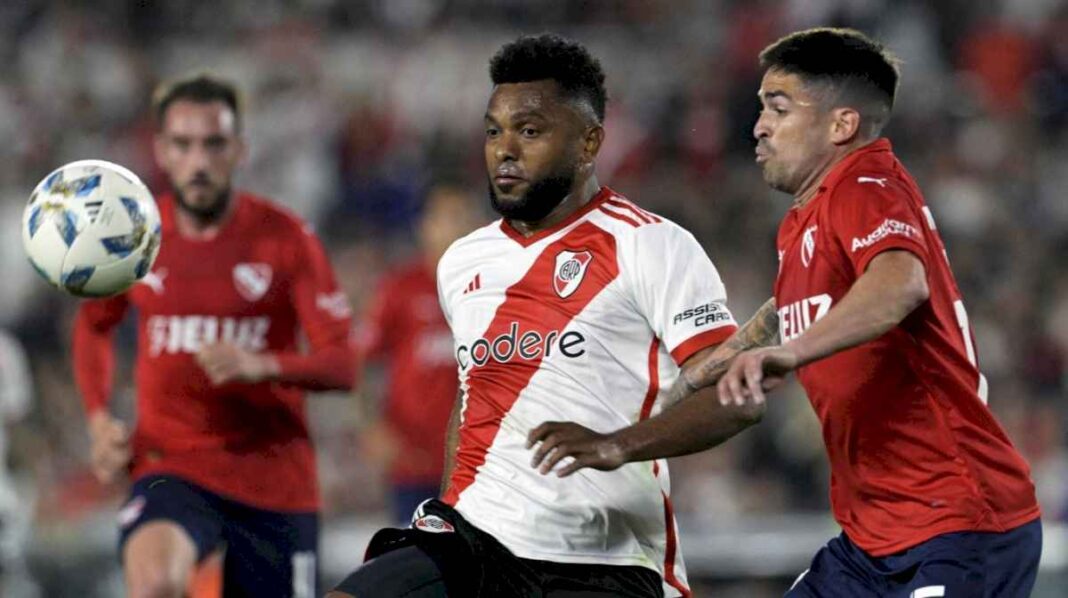 independiente-y-river-se-enfrentan-por-la-punta-de-la-zona-a-de-la-copa-de-la-liga-2024:-tv-y-formaciones