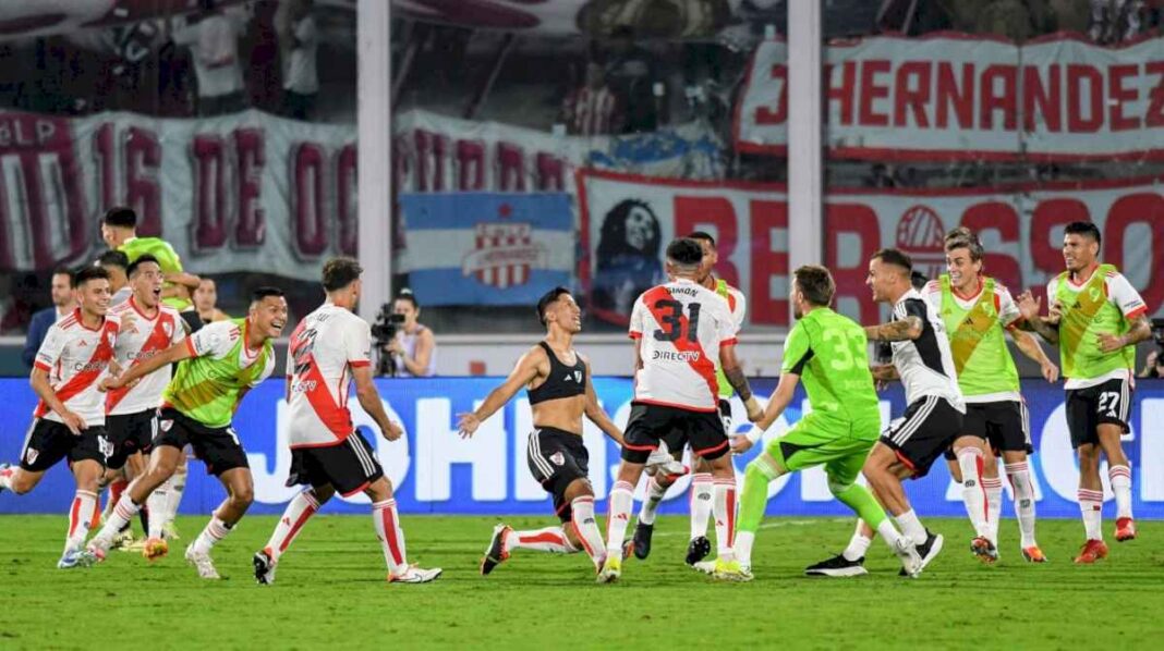 river,-campeon-de-la-supercopa-argentina:-le-gano-2-1-a-estudiantes-sobre-la-hora-con-un-golazo-de-aliendro