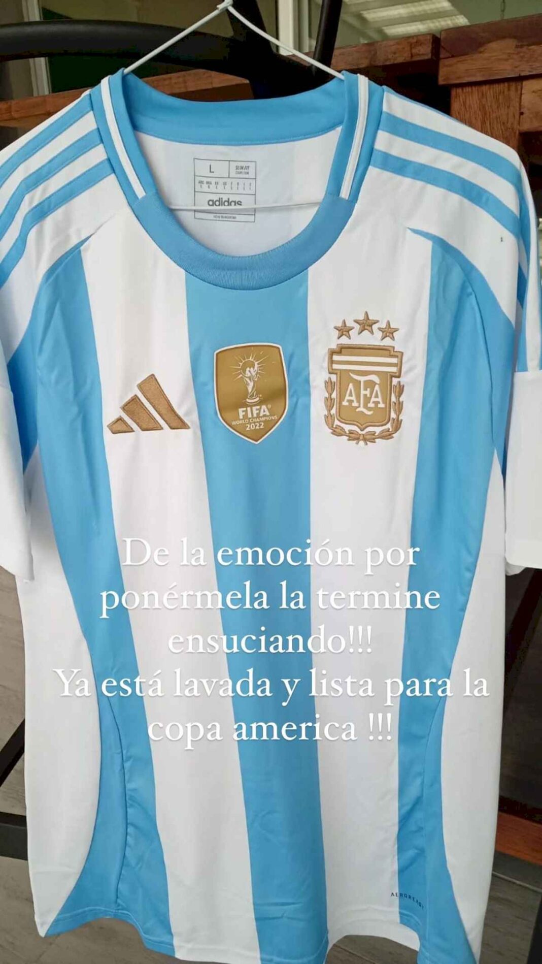 a-sergio-goycochea-le-regalaron-la-nueva-camiseta-de-la-seleccion-argentina-pero-tuvo-un-insolito-problema