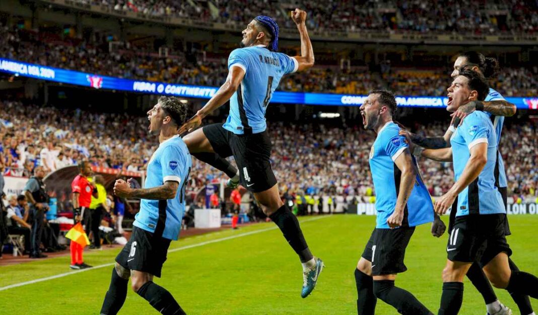 una-gran-polemica-provoco-la-eliminacion-de-estados-unidos-ante-uruguay:-el-extrano-gol-que-convalidaron