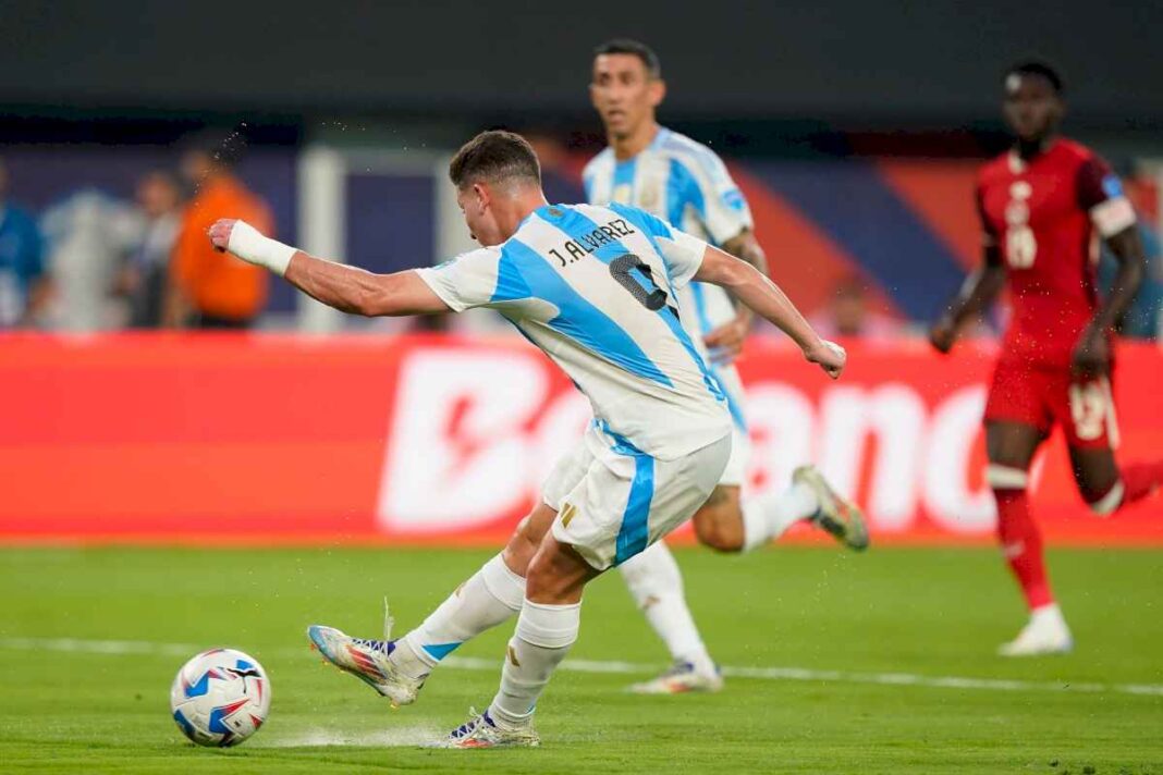 copa-america:-el-gol-de-julian-alvarez-para-argentina-ante-canada