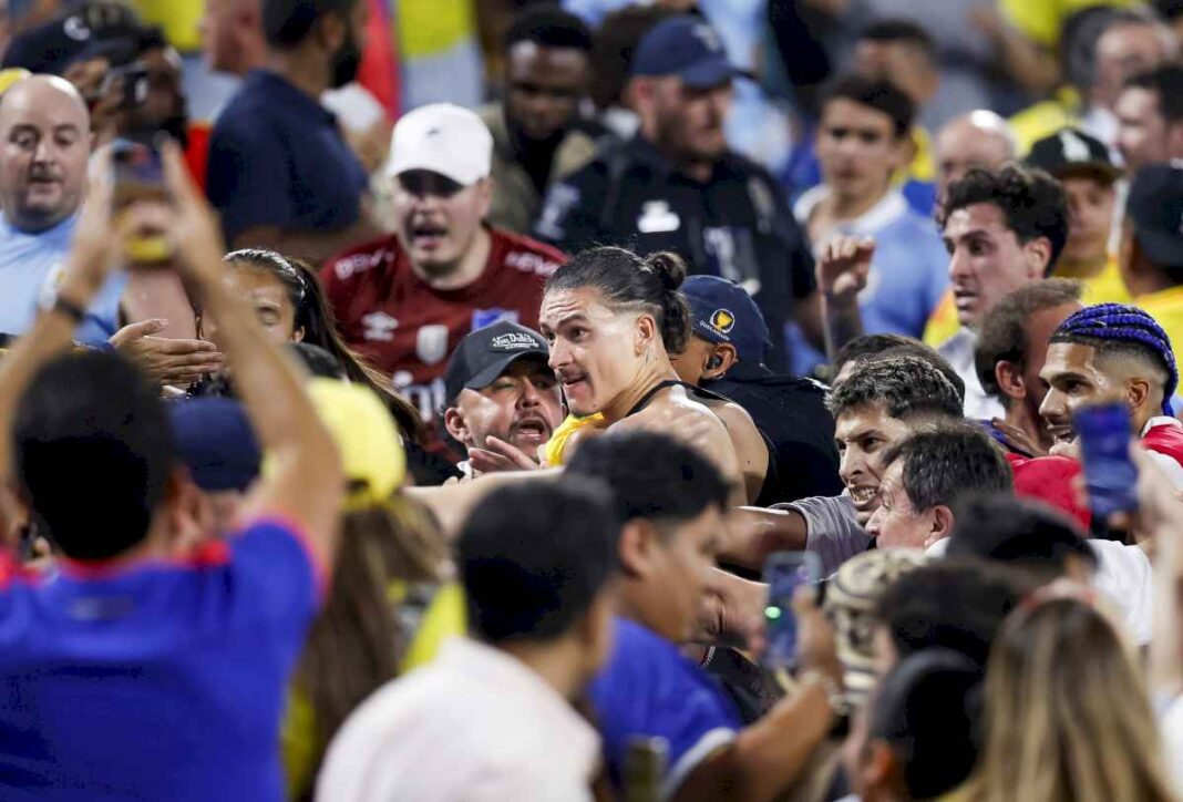 una-figura-de-uruguay-se-agarro-a-trompadas-con-hinchas-colombianos-luego-de-quedar-afuera-de-la-copa-america