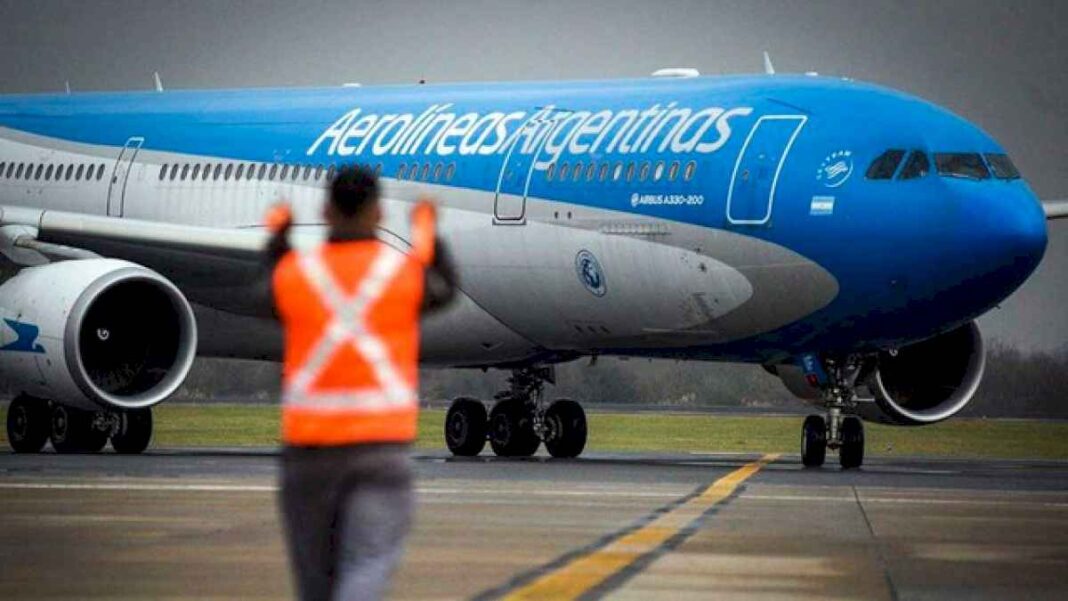 el-gobierno-ofrecera-rutas-de-aerolineas-argentinas-a-otras-empresas-y-comenzara-ronda-de-reuniones