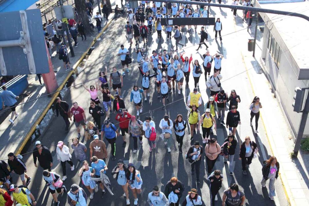 caminata-a-la-basilica-de-lujan:-miles-de-personas-participan-de-la-50-edicion