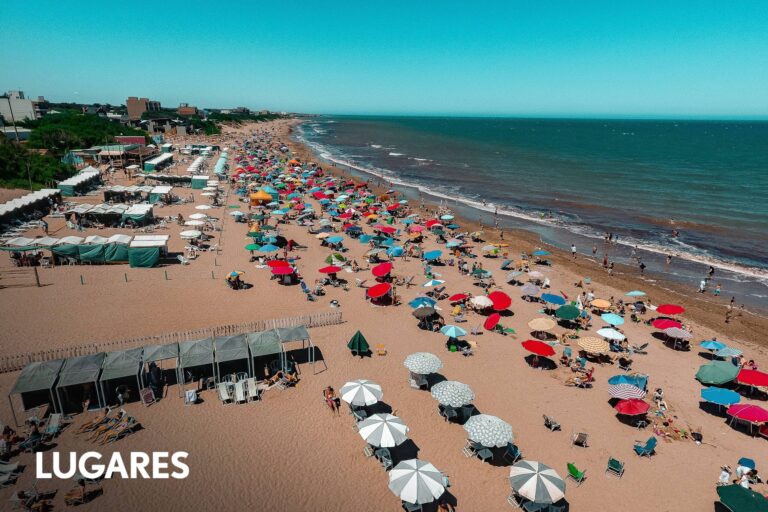 Quequén: el balneario que reunió a la aristocracia, convoca a los de siempre y vive un gran momento