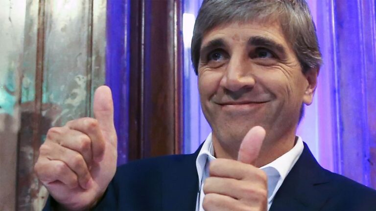 El Gobierno celebra que por primera vez en 14 años cerró un ciclo con superávit financiero