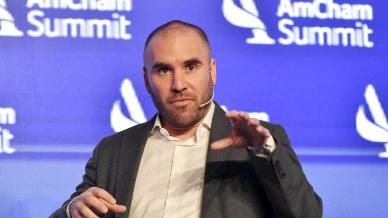 Martín Guzmán reivindicó su propia ley y apuntó contra el Gobierno por el acuerdo con el FMI