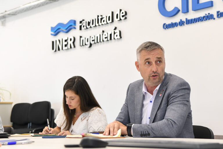 Hein mantuvo una reunión de trabajo sobre salud mental con autoridades de la UNER