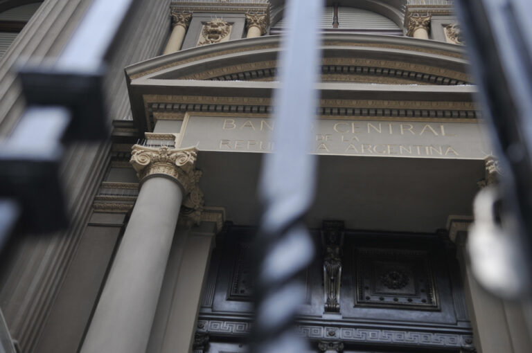 Autorizan a los bancos a girar dividendos