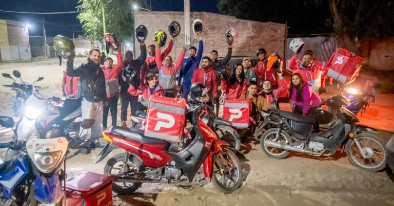 Bahía Blanca: los deliveries solidarios que entran a los lugares que nadie llega