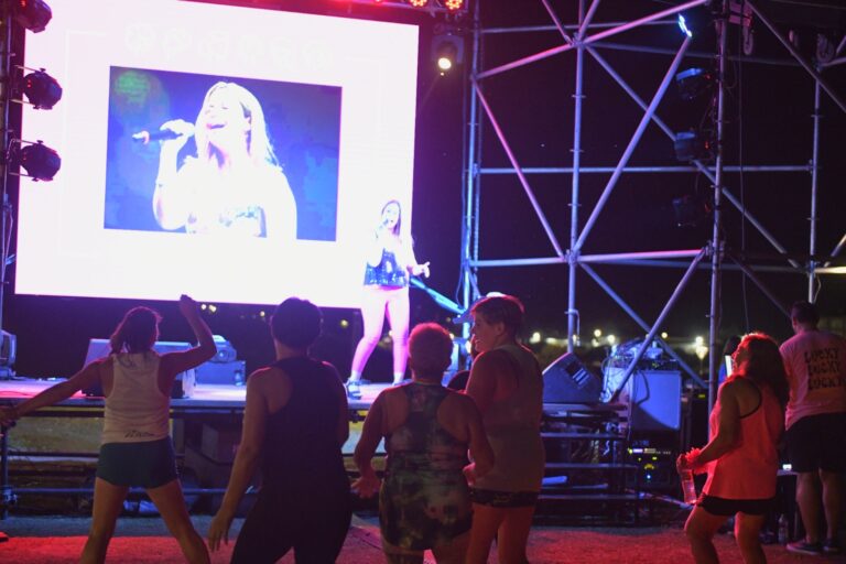 El 8M en Paraná cierra con un festival popular