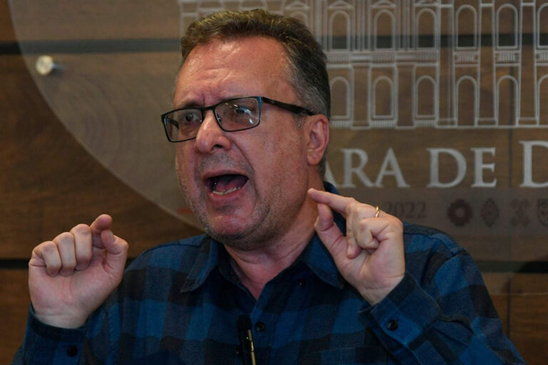 Escándalo: Carlos Alarcón exigió que se investigue el negocio entre YPFB y Botrading