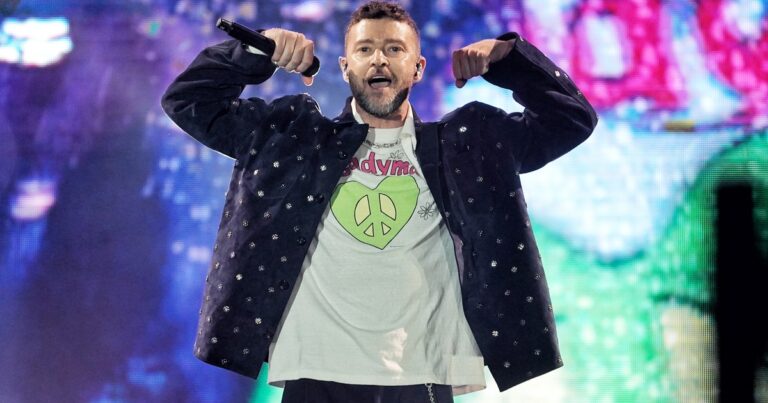 El Príncipe del Pop cerró el Día 1 de Lollapalooza con más de mil drones y un show espectacular