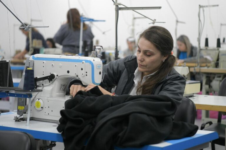 Distribuyen frazadas a personas en situación de calle
