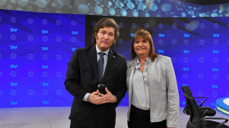 Patricia Bullrich abandona oficialmente al PRO y se suma a LLA
