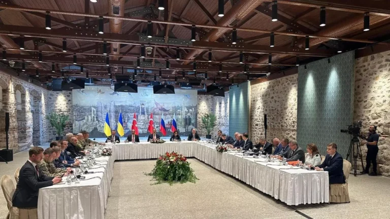 Comenzaron en Estambul las conversaciones de paz entre Ucrania y Rusia