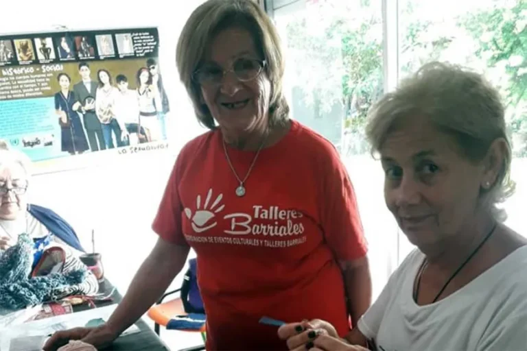 La organización Calentitos realizará este fin de semana una jornada solidaria de tejido