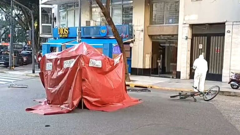 Un conductor atropelló y mató a un ciclista de 69 años con una camioneta en Palermo: escapó
