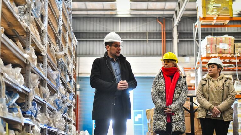 Enersa donó al Copnaf buzos, camperas, camisas y calzado