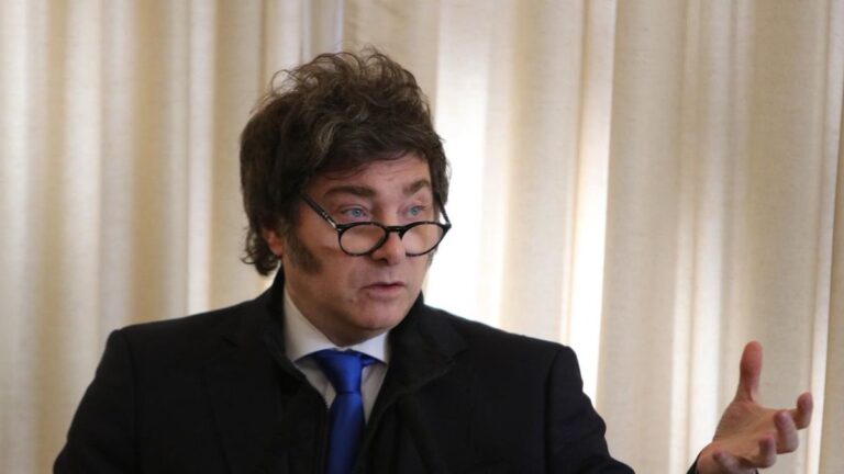 El Gobierno recibió los proyectos sobre jubilaciones, moratoria y discapacidad y Javier Milei define si veta o judicializa