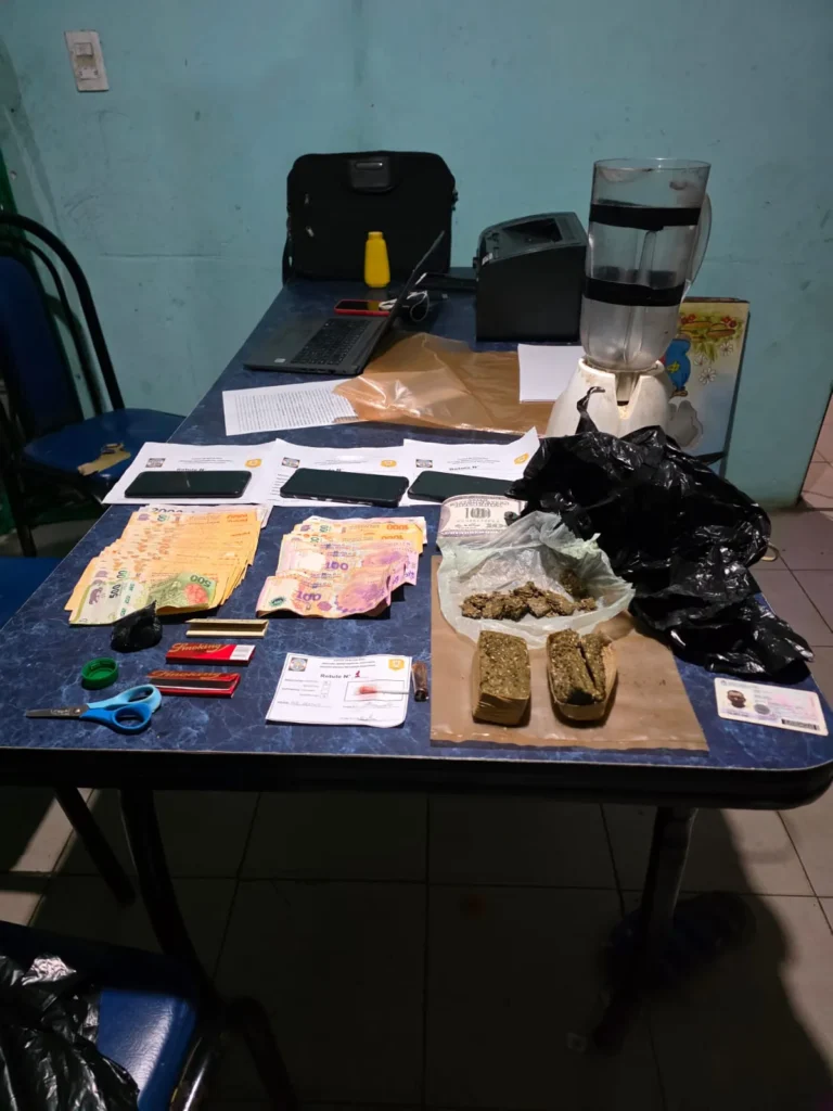 ALLANAMIENTO POSITIVO: efectivo, marihuana, y dos personas detenidas