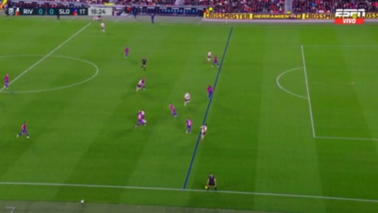 Polémica en el Monumental: el golazo que el VAR le anuló a Enzo Pérez