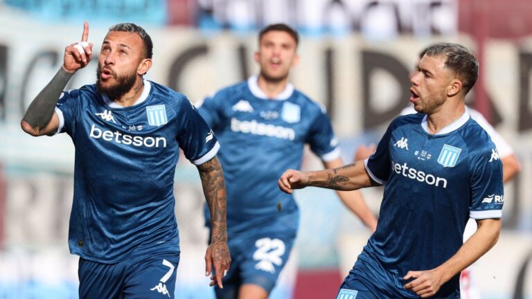Racing goleó 3-0 a Deportivo Riestra y avanzó a los cuartos de final de la Copa Argentina