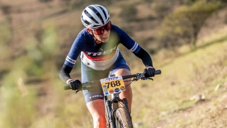 Le robaron la bicicleta a una deportista, filmó a los motochorros y se la devolvieron