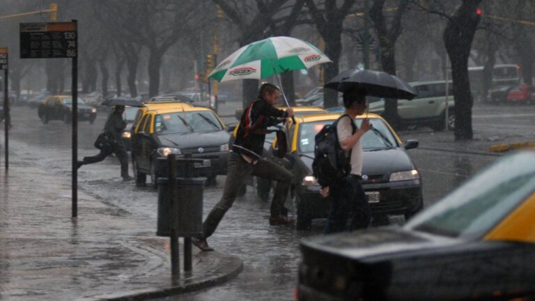 Mapa en vivo de las lluvias de hoy en Buenos Aires: madrugada y noche de domingo con tormentas en el AMBA