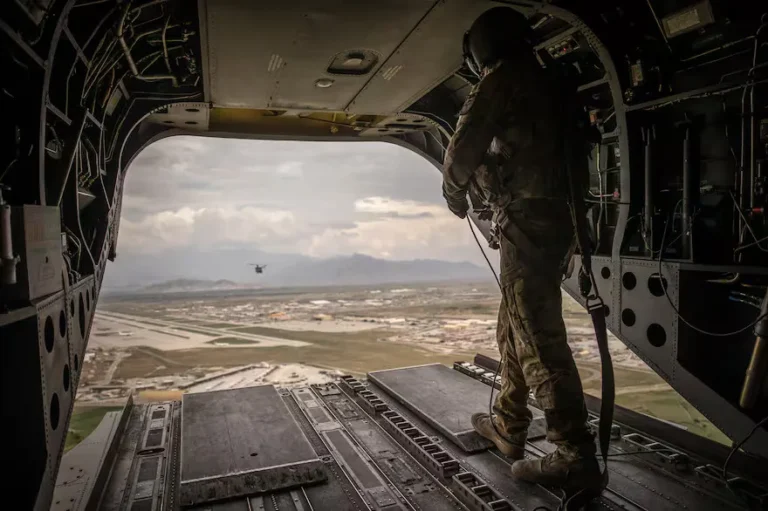 Los talibanes rechazan la propuesta de Trump de recuperar una base aérea en Afganistán