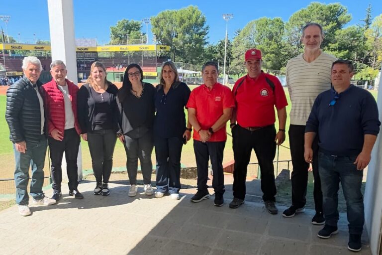 Impulsan a Paraná como sede del sóftbol