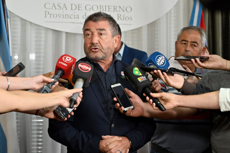 Cuestionan al ministro de Seguridad por la exposición de un menor