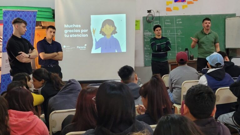 Capacitan a estudiantes en ciberacoso y grooming
