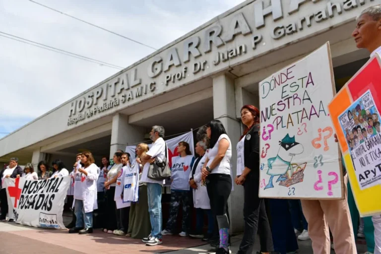 Fuerte rechazo opositor por suspender las leyes de Garrahan y Universidades: «Es inconstitucional»