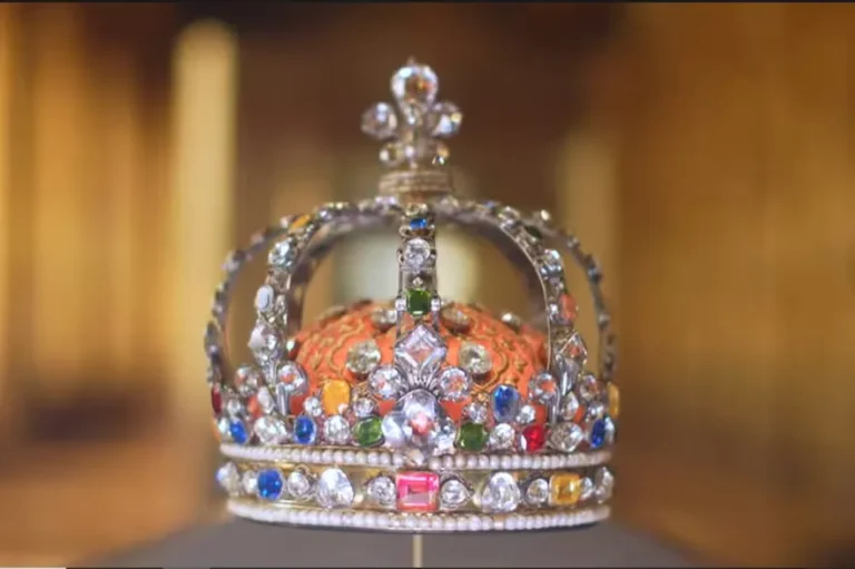 Reabrió el Museo del Louvre tras el robo de las joyas de la corona