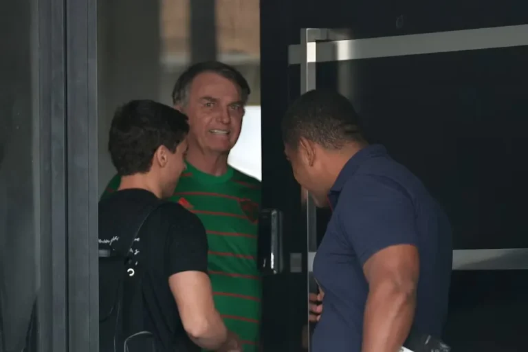 La Policía brasileña arrestó al ex presidente Jair Bolsonaro