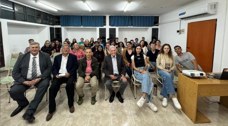 Una facultad de Uader presentó su oferta académica con clases abiertas