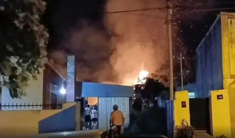 Se quemó una casa en La Paz y los bomberos no tenían agua para combatir las llamas