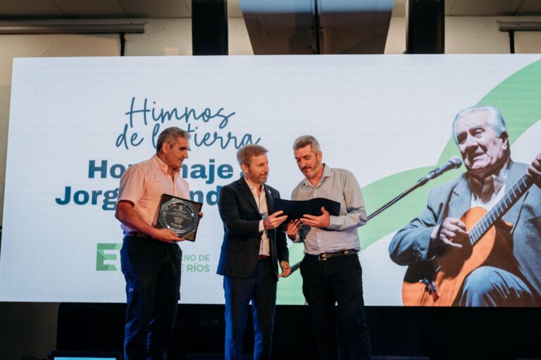 Frigerio encabezó un homenaje a Jorge Méndez en el Centro de Convenciones