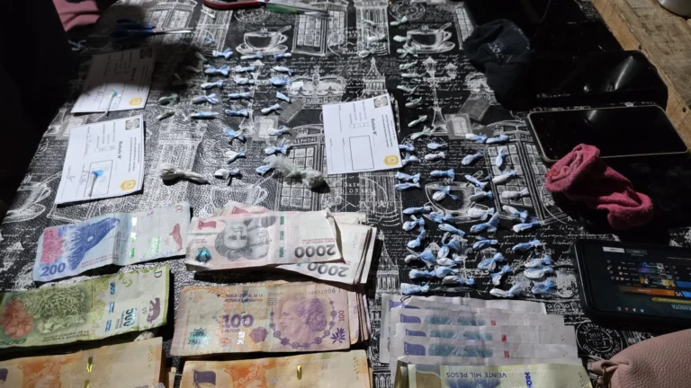 Buscaban un supuesto arma de fuego exhibido en las redes sociales y se encontraron con lo de siempre: DROGAS.