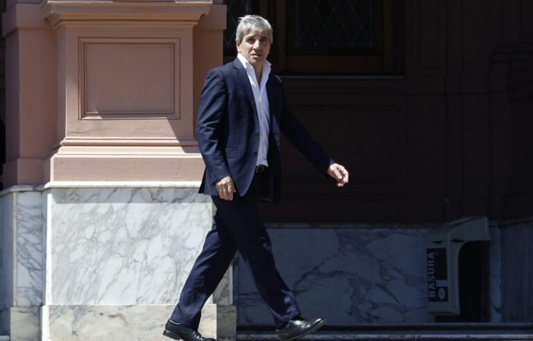 Caputo ya le debe a Jorge Macri 350 mil millones y confirma que el gobierno está justo de plata