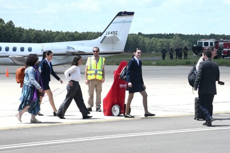 Se inauguró la conexión aérea Buenos Aires  Concordia