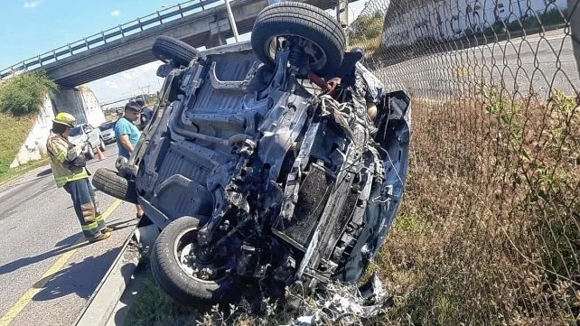 Cuatro personas de Gualeguaychú sufrieron un tremendo vuelco en la ruta 14