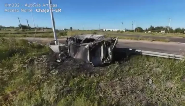 En otro terrible accidente familia murió en la ruta 14 al incendiarse su auto: confirman identidades de las víctimas.