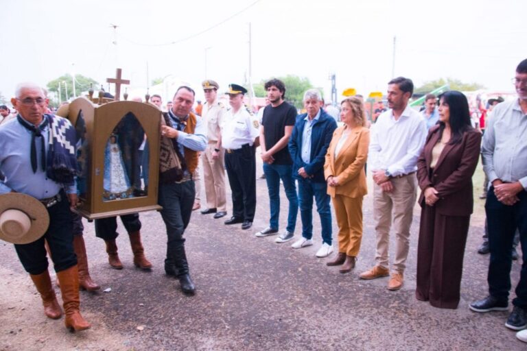 La provincia acompañó la inauguración de una nueva edición del Festival Nacional de Jineteada y Folclore de Diamante