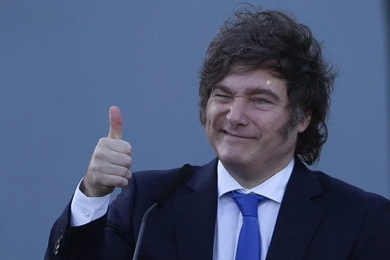 Milei amplía su presencia digital con cuentas oficiales en inglés