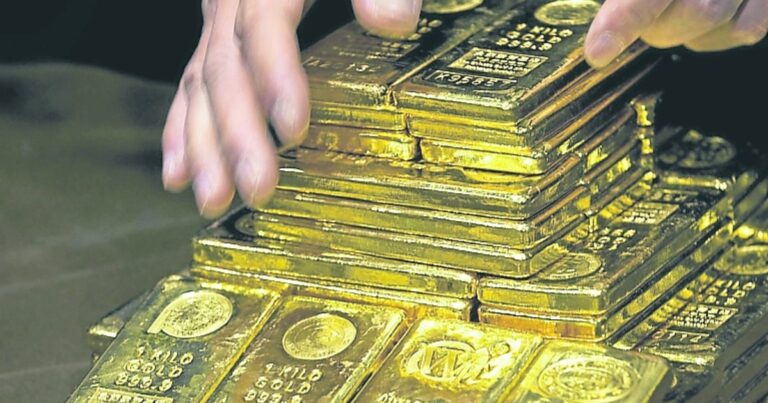 El oro marca récords y las acciones bajan empujadas por los aranceles que impulsa Trump