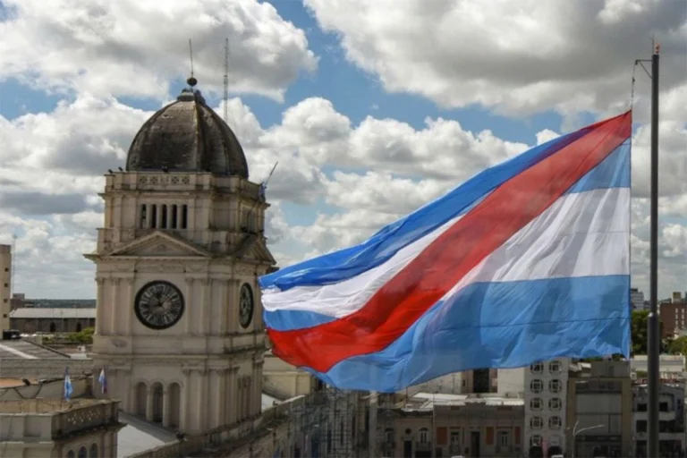 Quiénes serán alcanzados por un feriado provincial el martes en Entre Ríos y por qué
